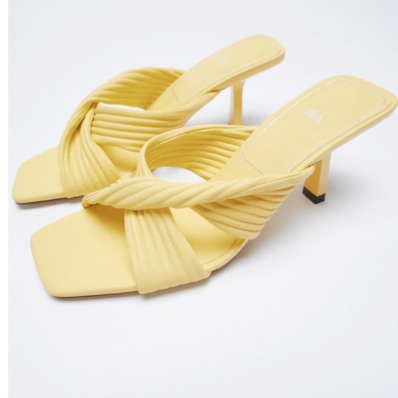 Zara bloggers fave yellow pleated square toe sandal - Picture 7 of 11